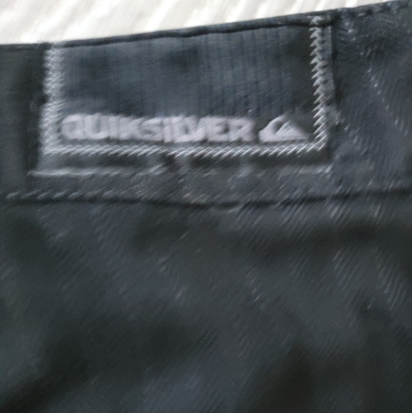 Quicksilver Shorts - Picture 3 of 6